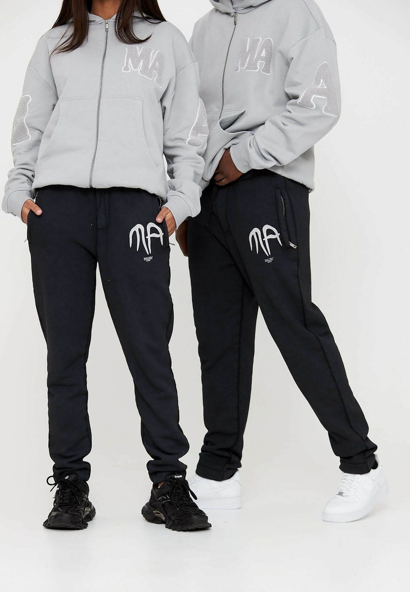 Herren Trainingsanzüge | Multiply Apparel JOGGER MA Jogginghose black/schwarz - OF48815 Herren Trainingsanzüge | Multiply Apparel JOGGER MA Jogginghose black/schwarz - OF48815