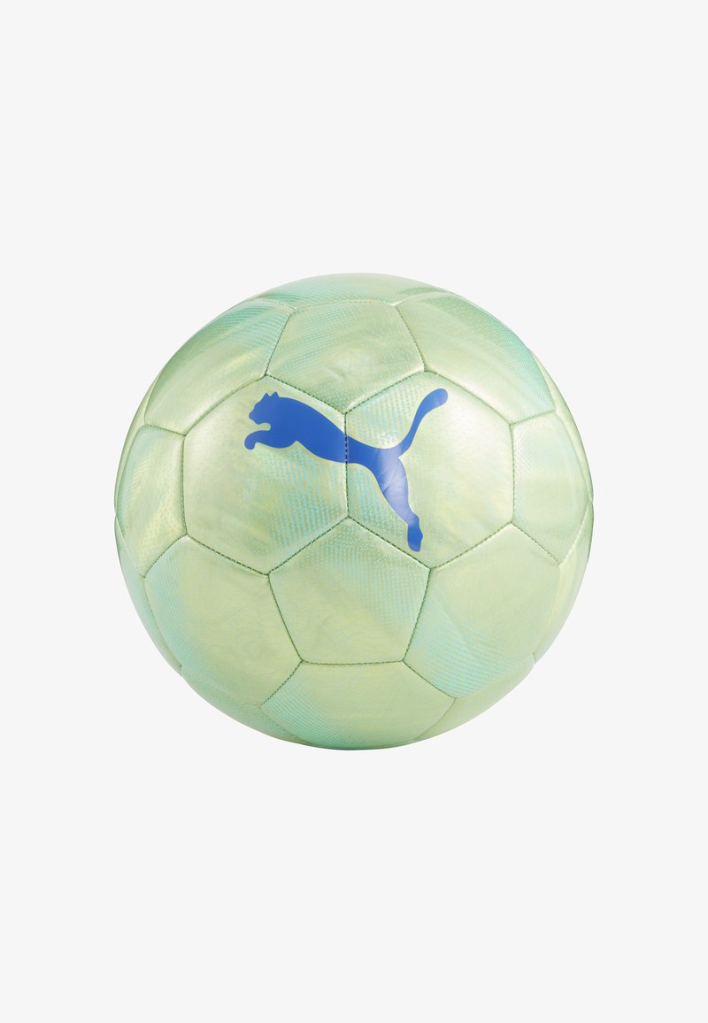 Grön fotboll med ett hexagonmönster, prydd med en blå Puma-logotyp. Ytan har en glansig, strukturerad finish.