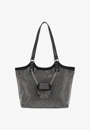 Zwarte mesh draagtas met zilveren strass-steentjes, voorzien van een afneembaar voorvak en dubbele leren schouderbanden. Inclusief zilveren kettingdetail.