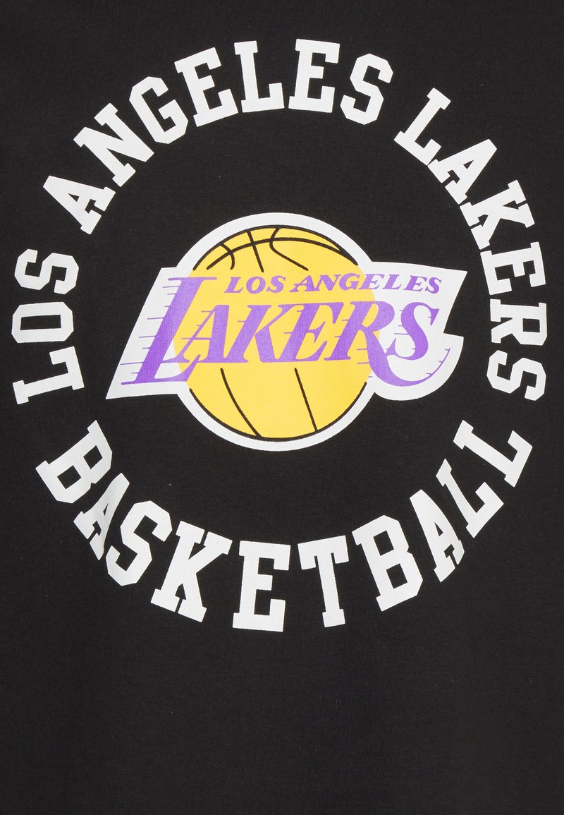 Herren Sportbekleidung | Mitchell & Ness NBA LOGO TEE LOS ANGELES LAKERS Vereinsmannschaften black/schwarz - TH97442 Herren Sportbekleidung | Mitchell & Ness NBA LOGO TEE LOS ANGELES LAKERS Vereinsmannschaften black/schwarz - TH97442