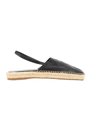 Espadrille noire en cuir avec bride arrière, semelle en jute tressée et petit talon en caoutchouc, présentée sur fond blanc.