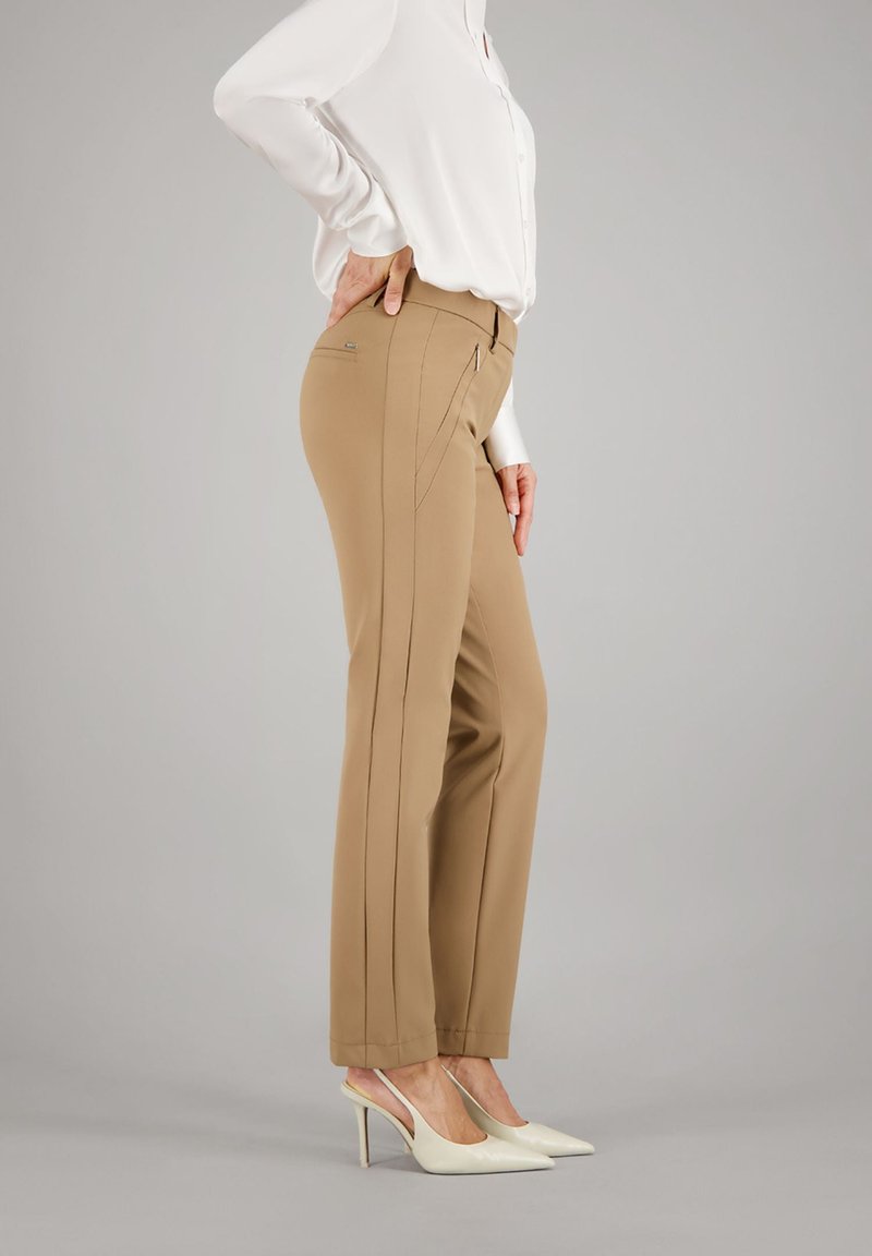 Gardeur ZENE57 SLIM FIT - Trousers - sand - Zalando