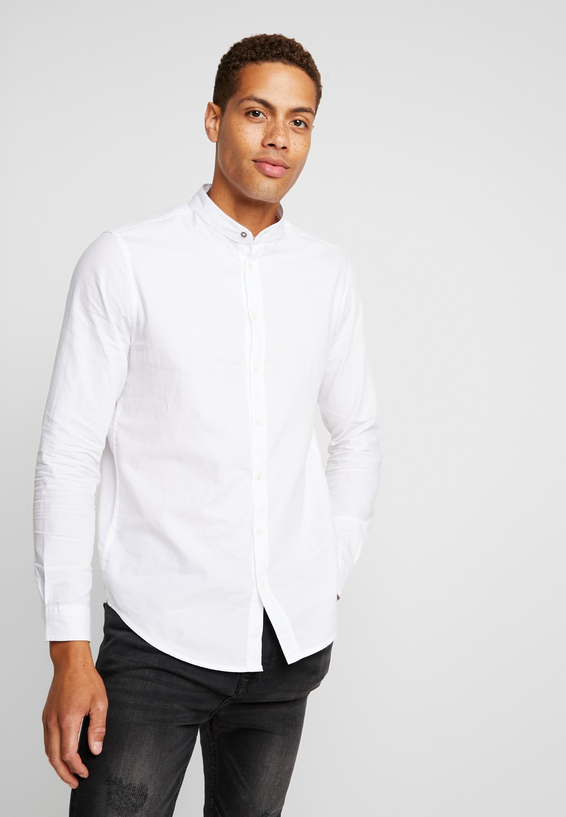 Piazza Italia CAMICIA Skjorte bianco Zalando.no Piazza Italia CAMICIA Skjorte bianco Zalando.no