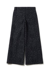 Pantalones de pierna ancha en una tela gris oscuro con un patrón de leopardo. Presenta dos bolsillos traseros y un acabado suave y texturizado.