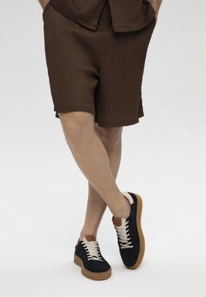 Wojas, PÓŁBUTY MĘSKIE - Sportieve veterschoenen - dark blue