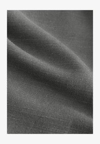 Non sélectionné, charcoal grey