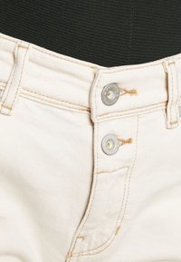 Marc O'Polo Džíny Relaxed Fit - off-white