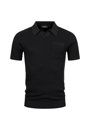 Černé polo tričko s krátkým rukávem vyrobené z pleteného materiálu, s žebrovanou texturou, límečkem a čtvercovou kapsou na levé hrudi.