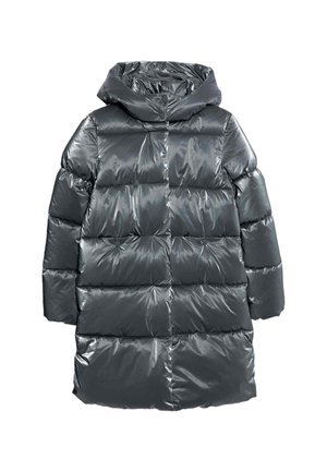 Long manteau matelassé gris foncé brillant avec capuche et couture matelassée horizontale, montré de dos sur un fond blanc.