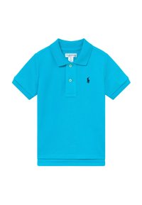 Turkos pikétröja i texturerad bomull. Har klassisk krage, korta ärmar, treknappsläpp och svart logotypaccent.