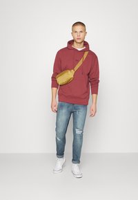 274 STATUE HOOD - Camisola - red