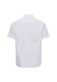 Weißes kurzärmeliges Hemd mit kragenlosem Ausschnitt, glattem Stoff, klarer Gestaltung und subtiler Textur. Keine sichtbaren Logos oder Muster.