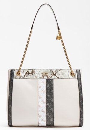 Beige draagtas met zwart-witte verticale logostrepen, gouden kettingriem, slangprint rand en klein gouden hangslot detail.