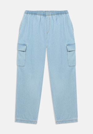Lyseblå denim cargobukser med elastisk linning, to sidelommer og en afslappet pasform. Indeholder syningsdetaljer og rette ben.