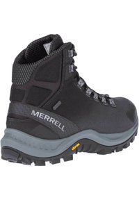 Scarponcino da escursionismo nero con una tomaia in rete testurizzata, suole in gomma durevoli e dettagli grigi. Stringhe fissate con occhielli metallici. Logo Vibram visibile.