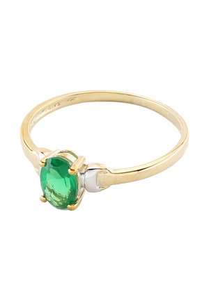 Anillo de oro y plata con una gema verde ovalada engastada en un soporte de cuatro garras, con una banda lisa y pulida.