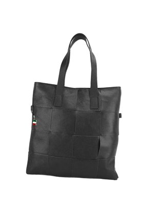 Zwarte leren tote bag met een geweven textuur, twee stevige handvatten en een klein accent van de Italiaanse vlag. Voorzien van een ritssluitingvak aan de zijkant.
