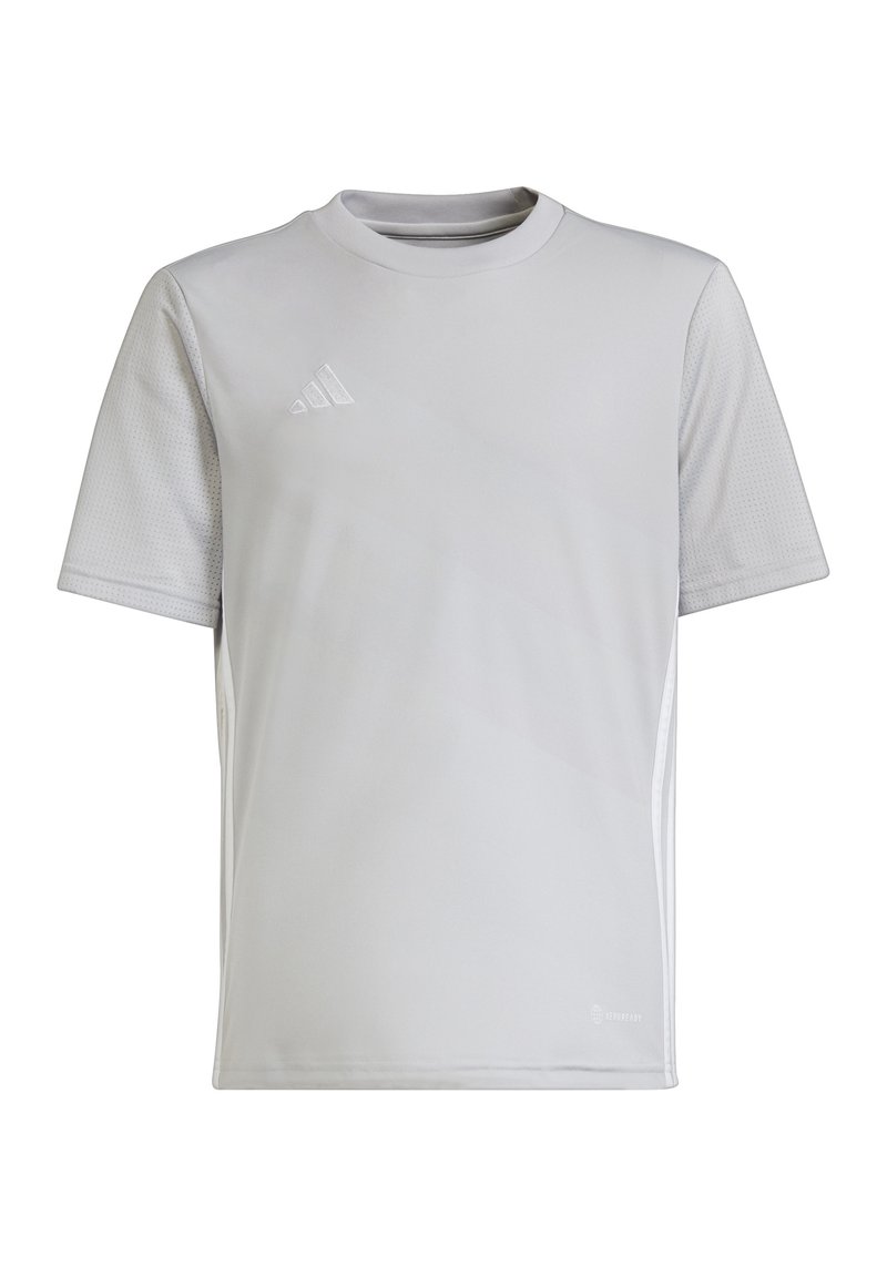 Lichtgrijze sport T-shirt gemaakt van ademend materiaal. Heeft korte mouwen, een ronde hals en subtiele textuurdetails aan de zijkanten.
