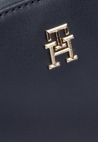 Tommy Hilfiger FRESH CAMERA BAG  - Ülerinna-kott - space blue