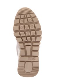 Semelle d'une chaussure beige, avec un motif de grip texturé, des formes carrées et rectangulaires, avec le nom de la marque "LIU JO" en relief. Taille 38.