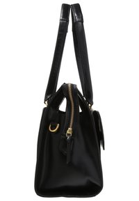 Czarna skórzana torba na ramię ze złotymi okuciami, wyposażona w podwójne paski i górny zamek błyskawiczny. Gładka tekstura z wyraźnie zarysowanym kształtem.