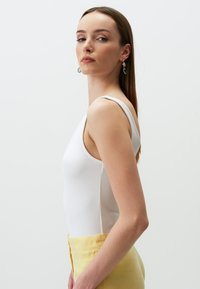 Jimmy Key V NECK SLEEVELESS - Top - white