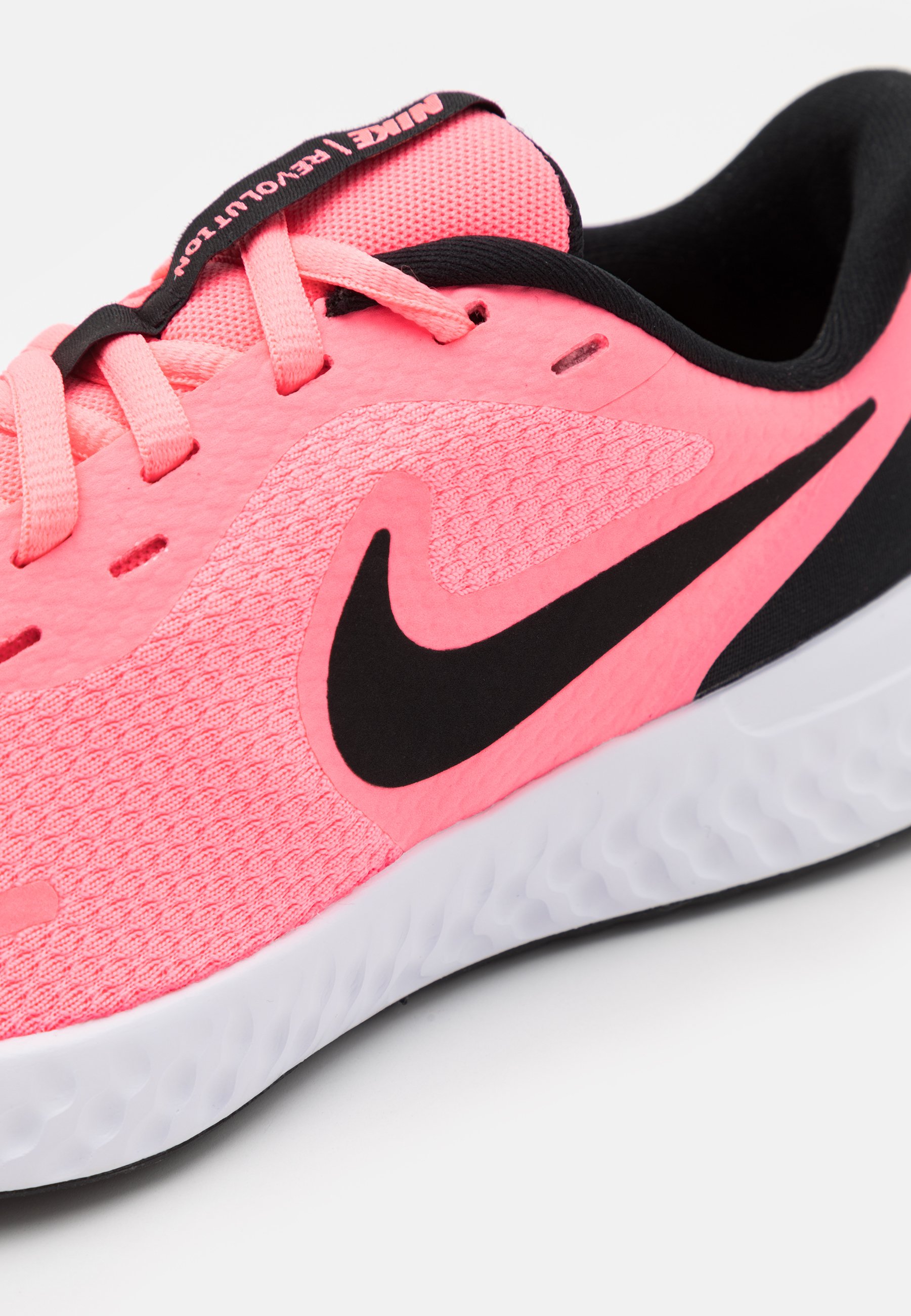 Nike Performance REVOLUTION 5 UNISEX - Neutral running shoes - sunset  pulse/black/white/pink - Zalando.co.uk
