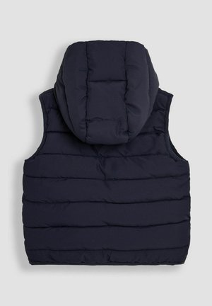 Marineblå puffervest med hætte, der har horisontale syninger og ingen ærmer, lavet af et quiltet syntetisk materiale.