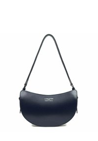 Borsa hobo in pelle blu scuro con forma curva, dotata di una tracolla sottile e del nome del marchio impresso sul davanti.