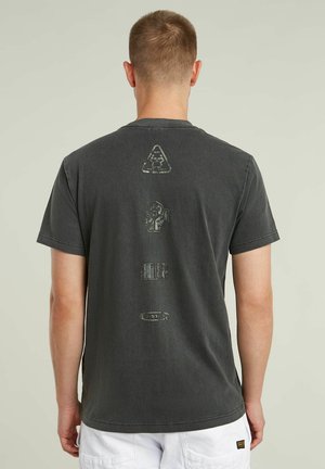 GRAPHIC OVERDYED - Print T-shirt - dk black gd