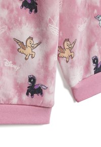 adidas Originals DISNEY PEGASUS CREW UNISEX SET - Kalhoty - blisspink