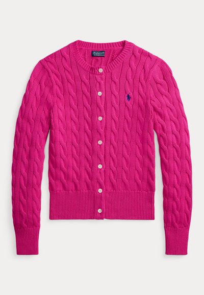 Φούξια ζακέτα πλεκτή με στρογγυλή λαιμόκοψη, πέντε κουμπιά, πλεκτές μανσέτες και τελείωμα, με μικρό λογότυπο στο στήθος.