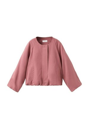 Chaqueta rosa rosa con botones, mangas anchas, escote redondo y bolsillos laterales, mostrada sobre un fondo blanco.