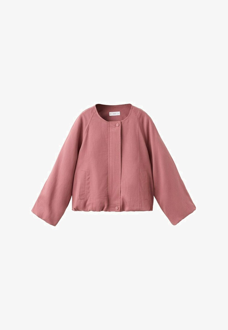 Jachetă roz trandafirie cu nasturi, mâneci largi, decolteu rotund și buzunare laterale, prezentată pe un fundal alb.