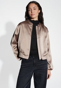 RELAXED FIT O-SHAPE - Bomberjacks - warm taupe