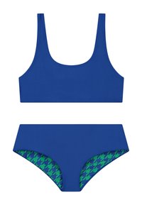 Plavi bikini gornji dio s kvadratnim izrezom i širokim trakama, u kombinaciji s odgovarajućim donjim dijelom koji ima zeleni houndstooth uzorak na unutarnjoj strani.