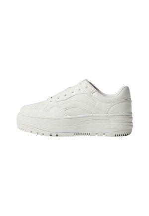 Trainers - white