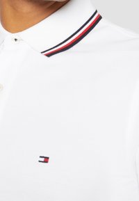 Tommy Hilfiger Pikeepaita - white