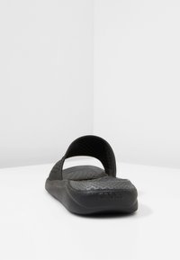 Crocs LITERIDE SLIDE UNISEX - Sandalias planas - black/slate