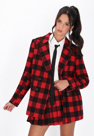Páleno-černý kostkovaný blazer vyrobený z vlněné směsi, s dvojitým zapínáním, černými knoflíky a uvolněným střihem s odpovídající sukní.