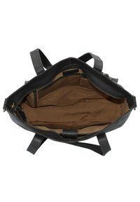 Zwarte leren tote bag met een beige stoffen voering, ritszakken en twee schouderriemen. Heeft een gladde textuur en minimale hardware.