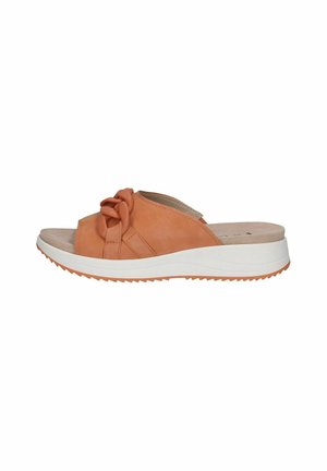 Sandale glissante en cuir orange avec un design noué sur la bride, dotée d'une épaisse semelle blanche et d'une semelle extérieure texturée pour une meilleure adhérence.