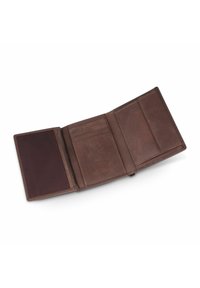 Portafoglio in pelle marrone con design aperto, dotato di diversi scomparti per carte, una finestra in rete per l'ID e una superficie liscia.
