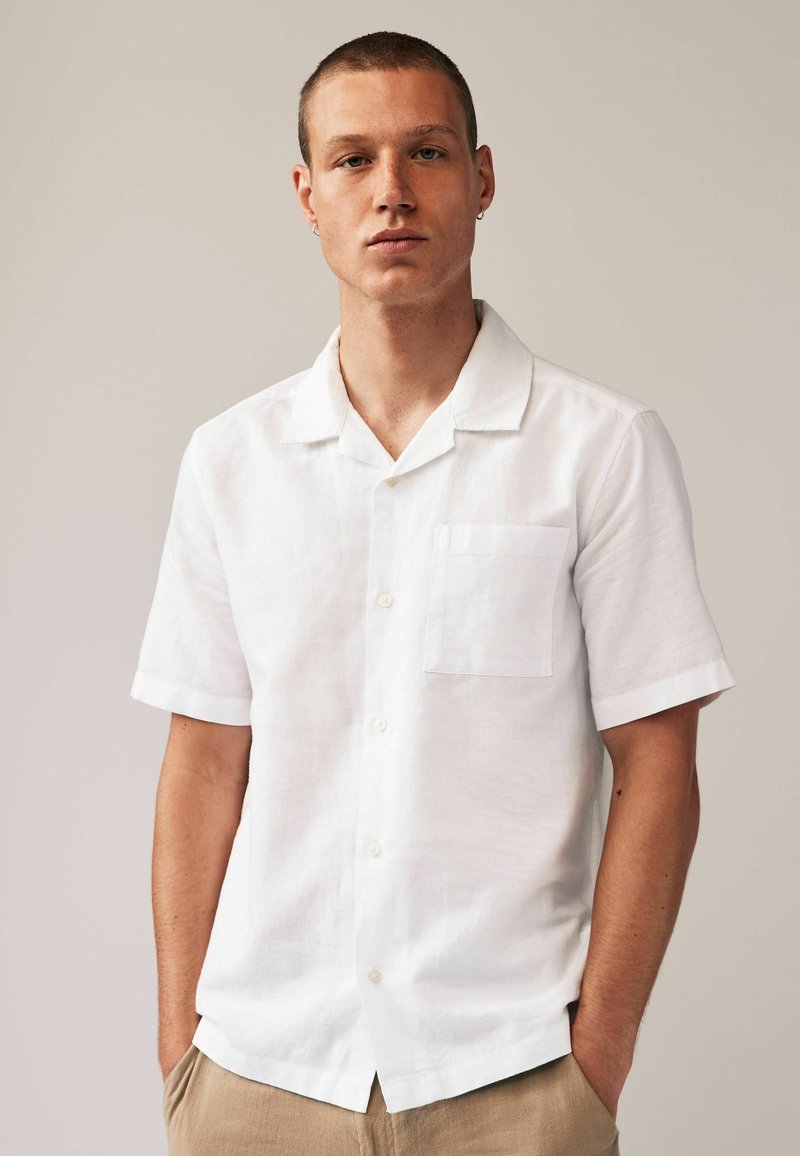Next SHORT SLEEVE CUBAN COLLAR - Vapaa-ajan kauluspaita - white