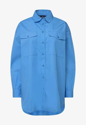 Light blue button-up shirt made of cotton, featuring a classic collar, two chest pockets, and long sleeves with buttoned cuffs.