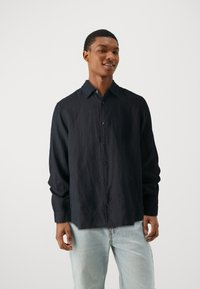 GAP Ing - true black