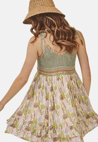 NÜD by Nekane V-NECK WITH EMBROIDERED BEADING AT THE NECKLINE AND WAIST - Vestido informal - verdes