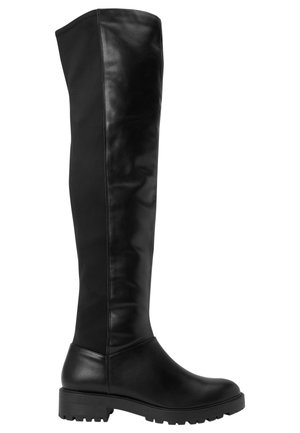 Botte haute en cuir noir avec semelle plate et épaisse et finition lisse, dépassant le genou, vue de profil sur fond blanc.