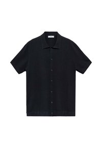 Camicetta nera a maniche corte con un tessuto testurizzato, chiusura frontale con bottoni e colletto classico. Il design è semplice e funzionale.