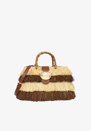 Borsa con manico in bambù, frange stratificate crema e marrone, tracolla in pelle marrone e chiusura dorata a forma di orso sul davanti.